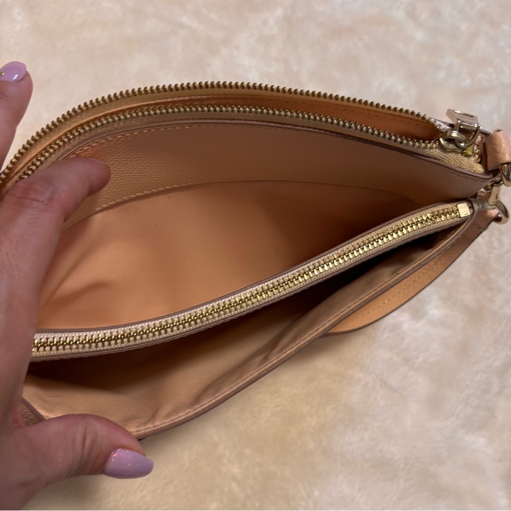 Coach Peach Leather wristlet - Picture 5 of 8